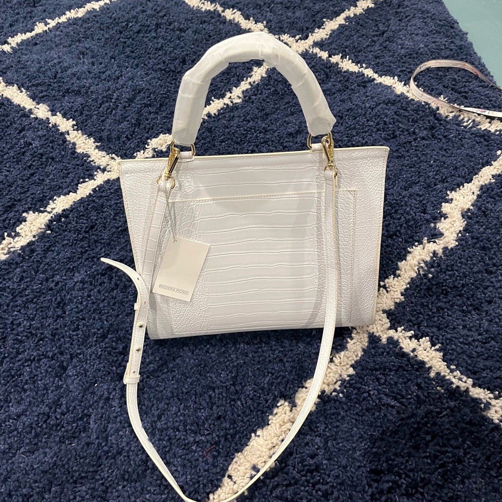 RARE COLOR! Modern Picnic THE LARGE LUNCHER 
White Croc Women's Lunch Bag